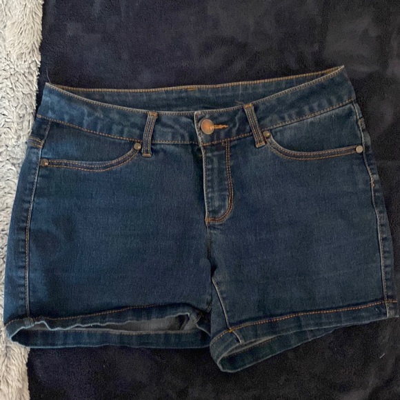 Brand, faded glory, size 6, dark blue jean shorts, barley worn {look brand new} - Picture 1 of 3
